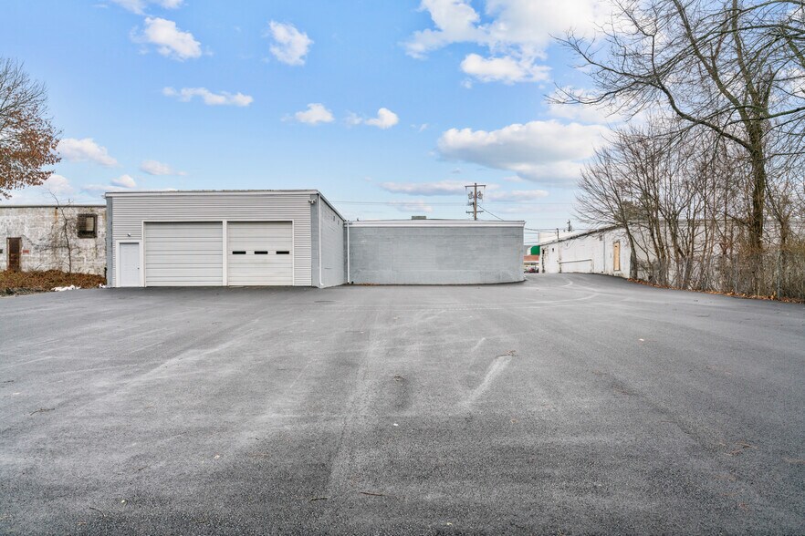 More Photos Of 6854 Post Rd, North Kingstown Freestanding For Lease