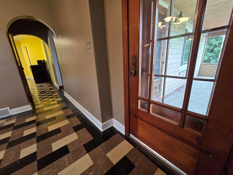 More Photos Of 368 Pittsburgh Rd, Butler Flex For Sale