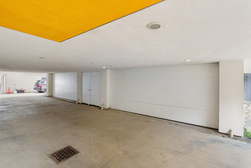 More Photos Of 930-932 Manhattan Beach Blvd, Manhattan Beach Office Residential For Sale