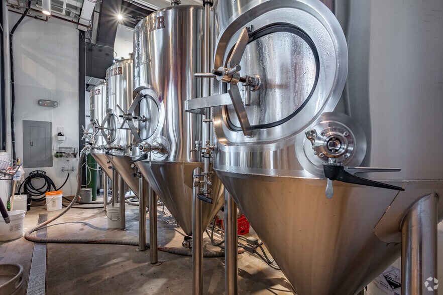 More Photos Of 3941 Erie St, Willoughby General Retail For Sale