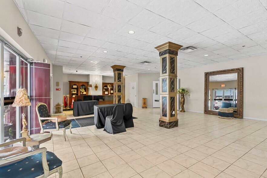 More Photos Of 138 E Market St, New Albany Lodge Meeting Hall For Sale