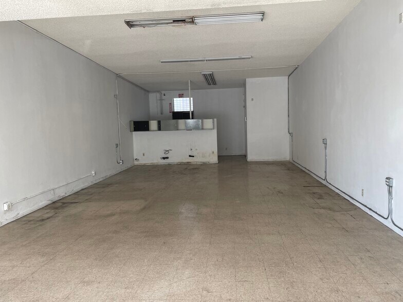 More Photos Of 1401-1403 E South St, Long Beach General Retail For Lease