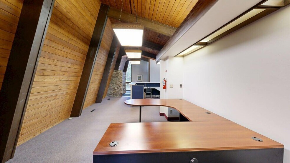 More Photos Of 11 E Airport Rd, Billings Office For Sale