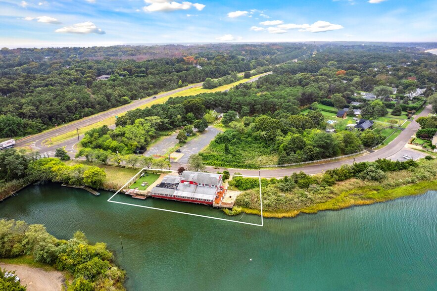 More Photos Of 5 Inlet Rd W, Southampton Restaurant For Sale