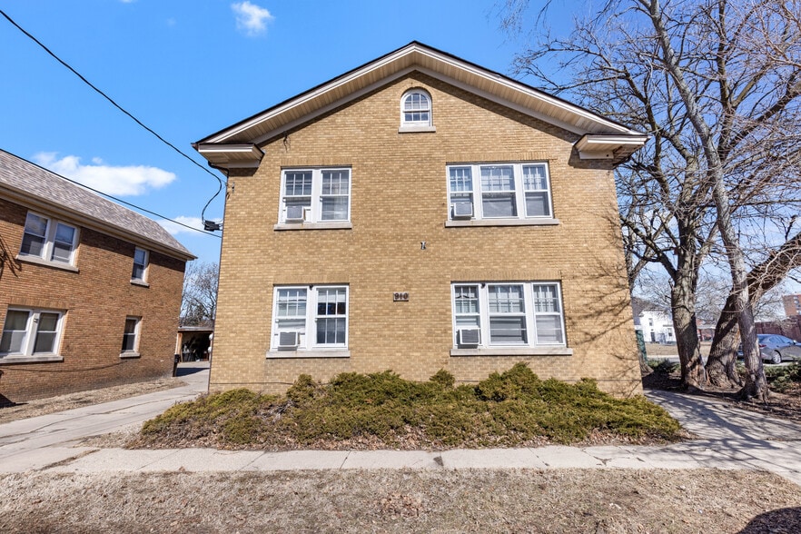 More Photos Of 910 4th Ave, Rockford Apartments For Sale