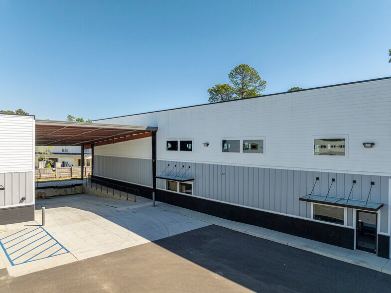 More Photos Of 8120 Windsor Hill Blvd, North Charleston Light Distribution For Sale