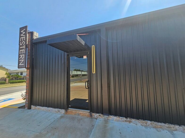 More Photos Of 8709 N Western Ave, Oklahoma City Office For Lease