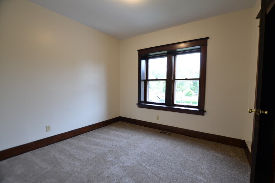 More Photos Of 701 Meeker Ave, Joliet Flex For Sale