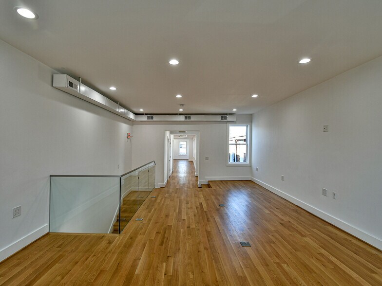 More Photos Of 515 11th St SE, Washington Storefront Retail Office For Sale