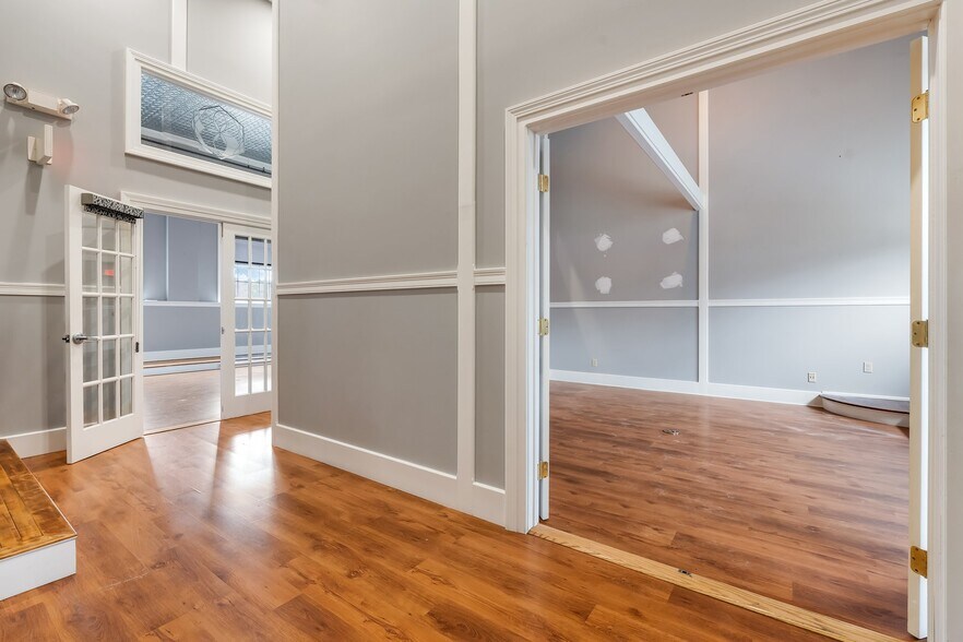 More Photos Of 192 Main St, Ellsworth Storefront For Sale