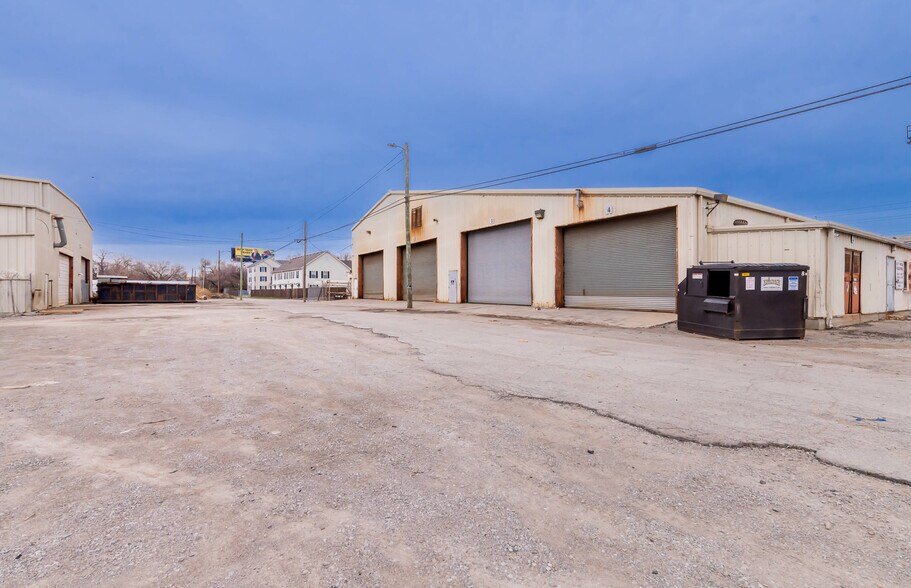 More Photos Of 1604 Northwestern Pky, Louisville Manufacturing For Sale