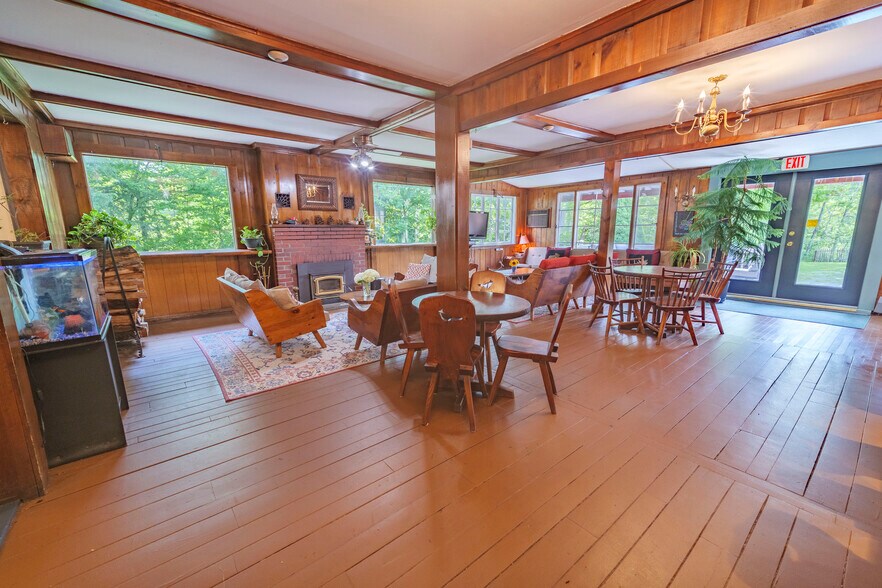 More Photos Of 6 Abroad Rd, West Dover Hotel For Sale