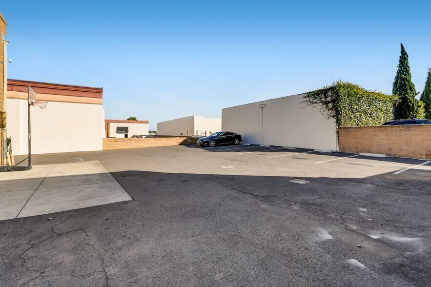 More Photos Of 3720 Skypark Dr, Torrance Research And Development For Lease