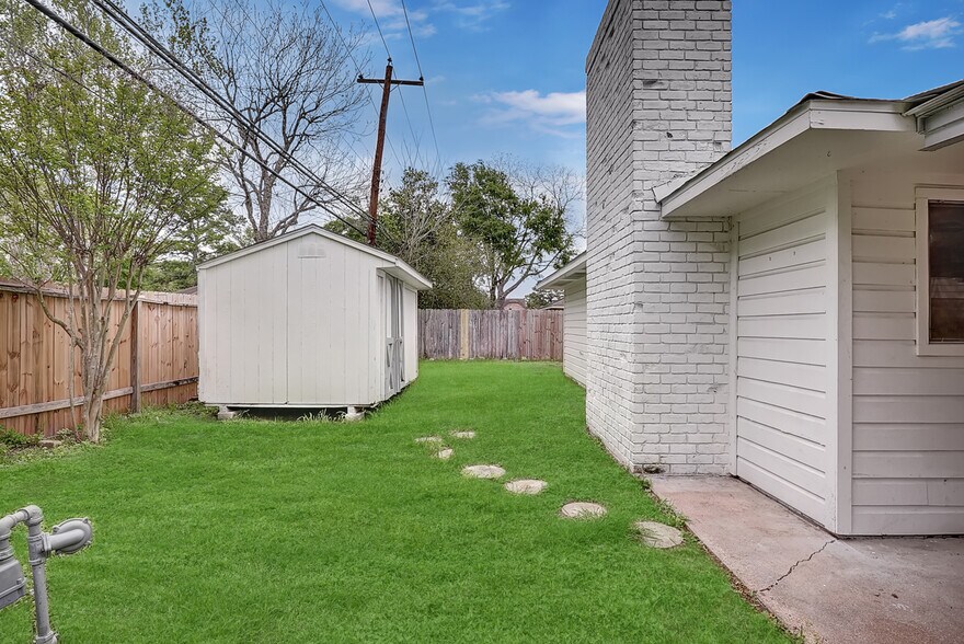 More Photos Of 5722 W 43rd St, Houston Specialty For Sale