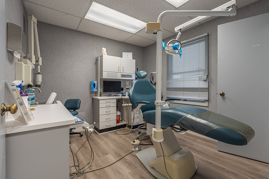 More Photos Of 610 Crystal Point Dr, Crystal Lake Medical For Lease