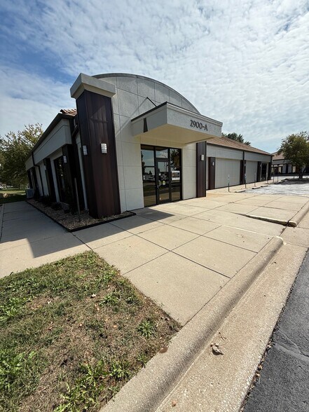 More Photos Of 2900 S National Ave, Springfield Medical For Lease