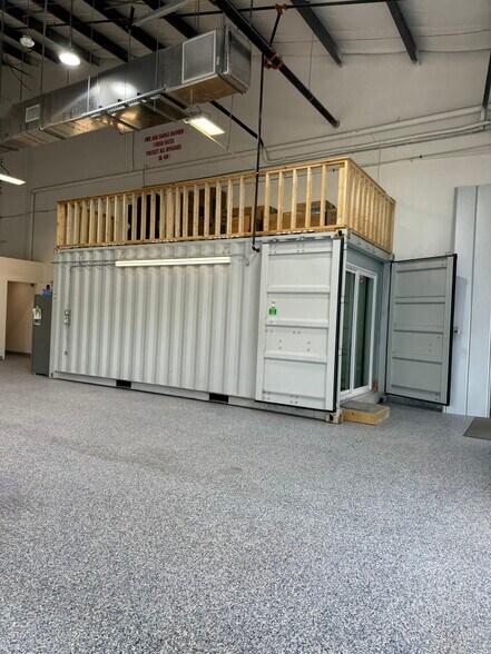 More Photos Of 3939 Tollhouse Dr, Naples Warehouse For Lease