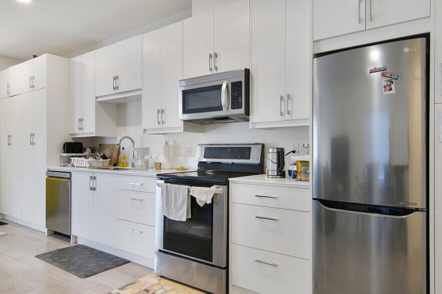 More Photos Of 120 Calgary Av, Penticton Apartments For Sale