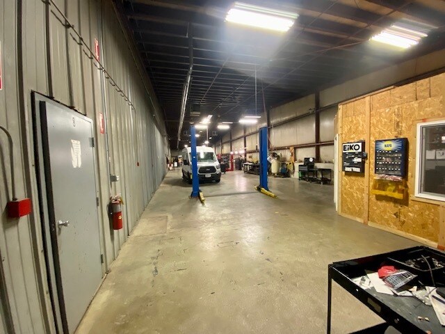 More Photos Of 703 W 13th St, Muncie Warehouse For Sale