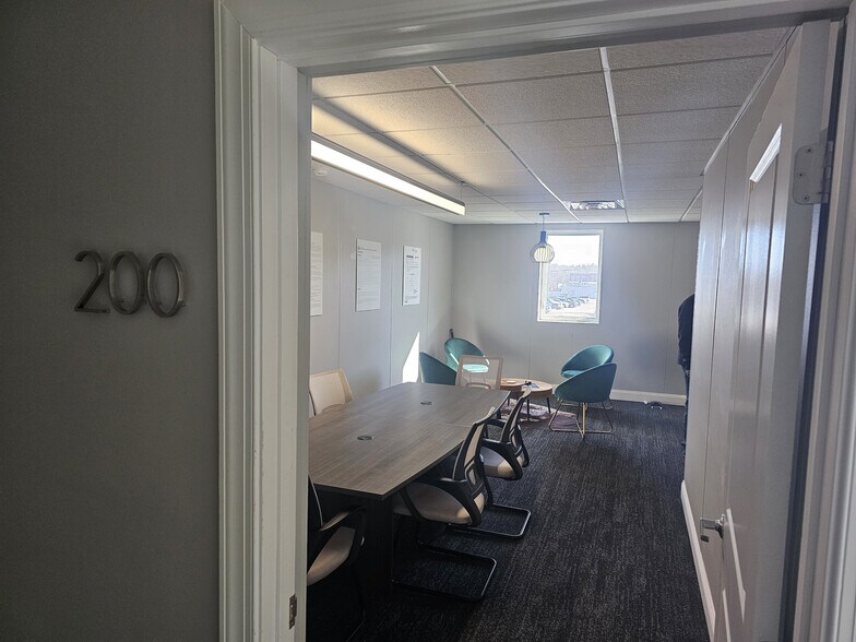 More Photos Of 127-131 E Commerce St, Milford Loft Creative Space For Sale