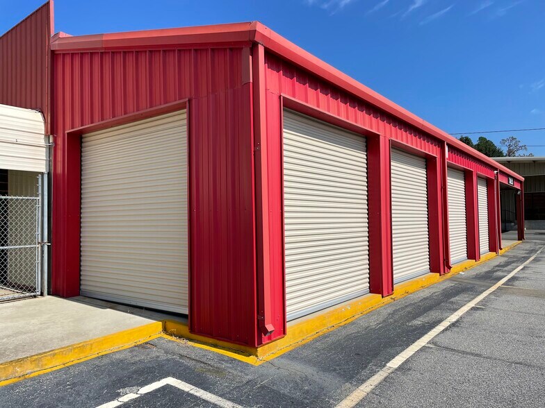 More Photos Of 433 S Main St, Swainsboro Showroom For Sale