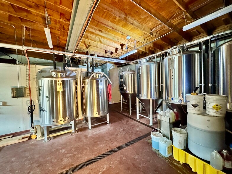 More Photos Of 6112 SE Foster Rd, Portland Freestanding For Sale