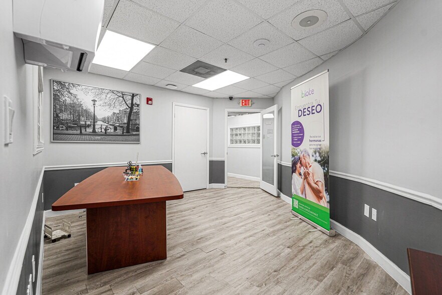 More Photos Of 2645 SW 37th Ave, Miami Medical For Sale