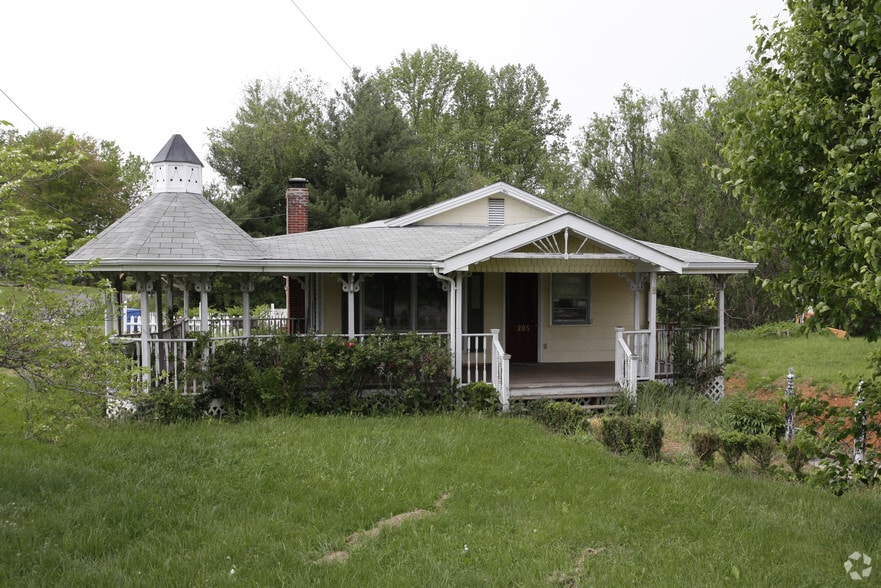 Primary Photo Of 1203 E Jackson Blvd, Jonesborough Office Residential For Sale