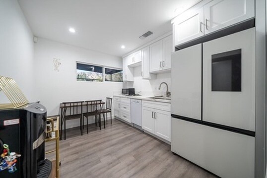 More Photos Of 2020 N Glenoaks Blvd, Burbank Medical For Lease