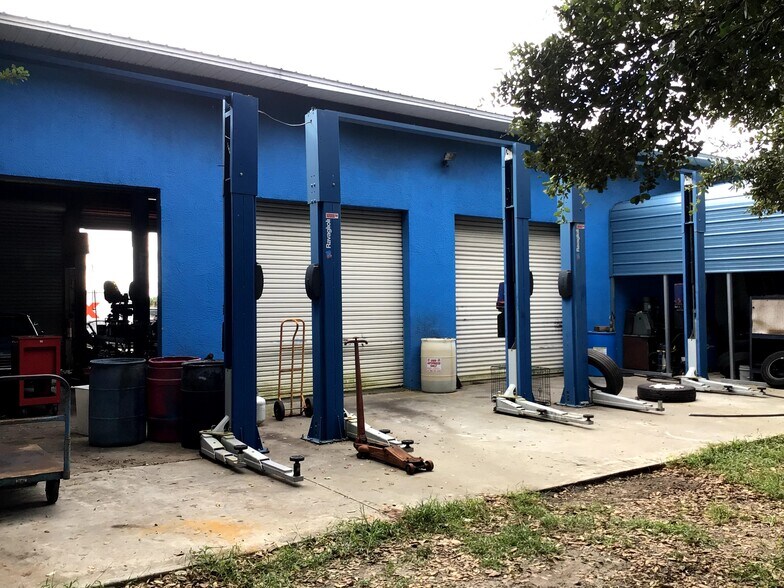 More Photos Of 2156 W King St, Cocoa Service For Sale