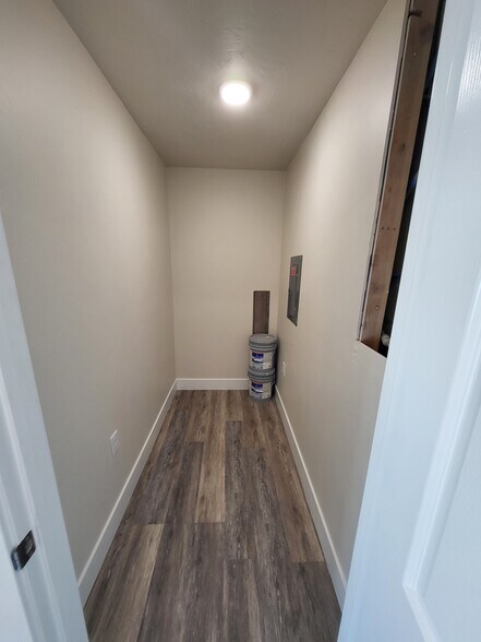 More Photos Of 184 W Pine St, Shelley Office Residential For Lease