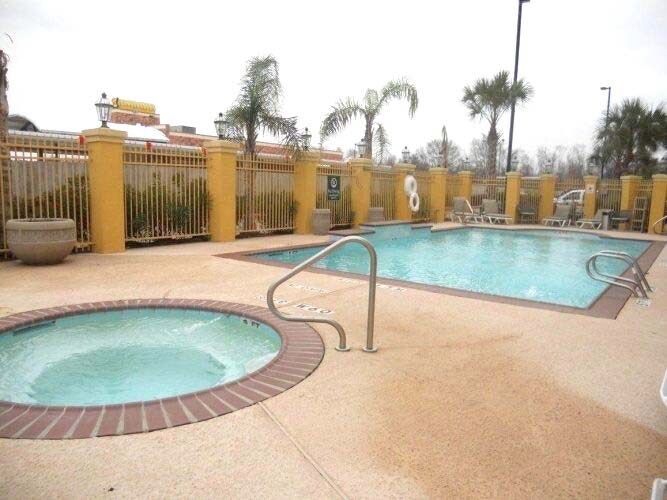 More Photos Of 5820 Walden Rd, Beaumont Hotel For Sale