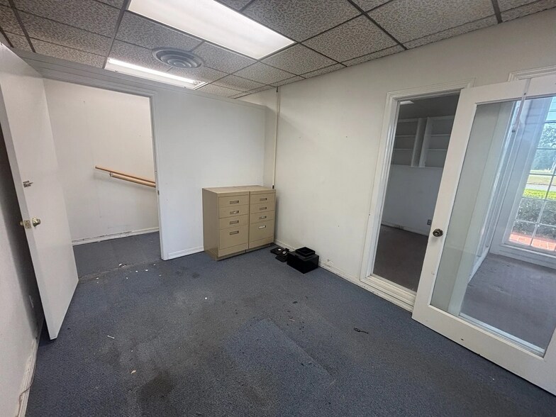 More Photos Of 9361 Mansfield Rd, Shreveport Office For Lease