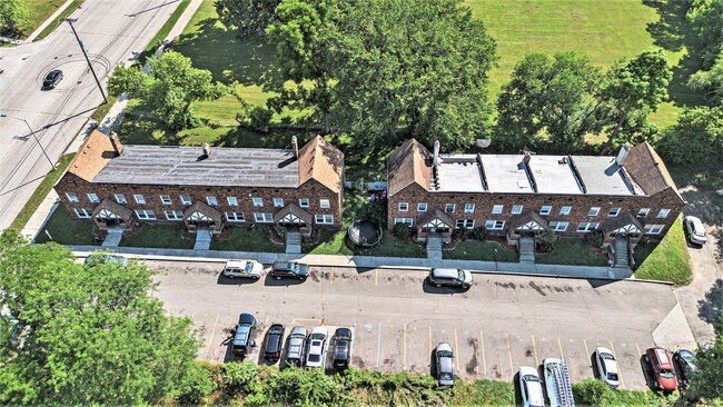 More Photos Of 25 Maynard Ct, Pontiac Apartments For Sale