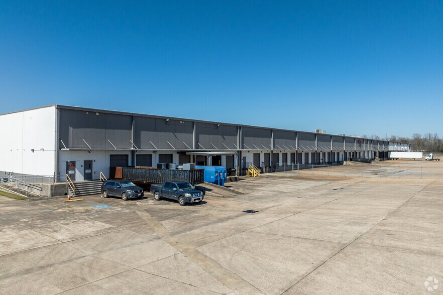 More Photos Of 650 S 23rd St, Beaumont Warehouse For Lease