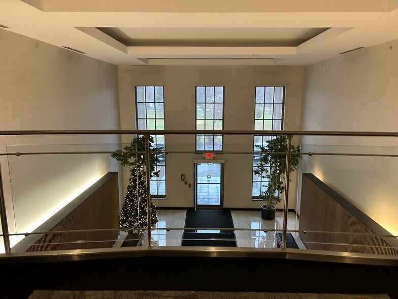 More Photos Of 2250 E Devon Ave, Des Plaines Medical For Lease