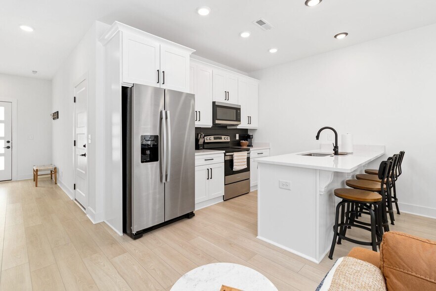 More Photos Of 725 Hornbuckle Rd, Clarksville Apartments For Sale