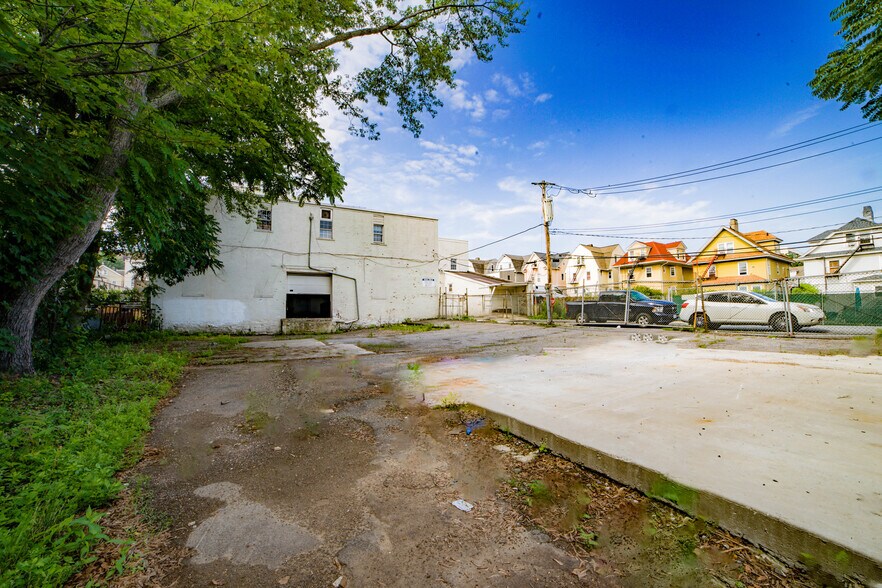More Photos Of 18 Morris Pl, Yonkers Manufacturing For Lease