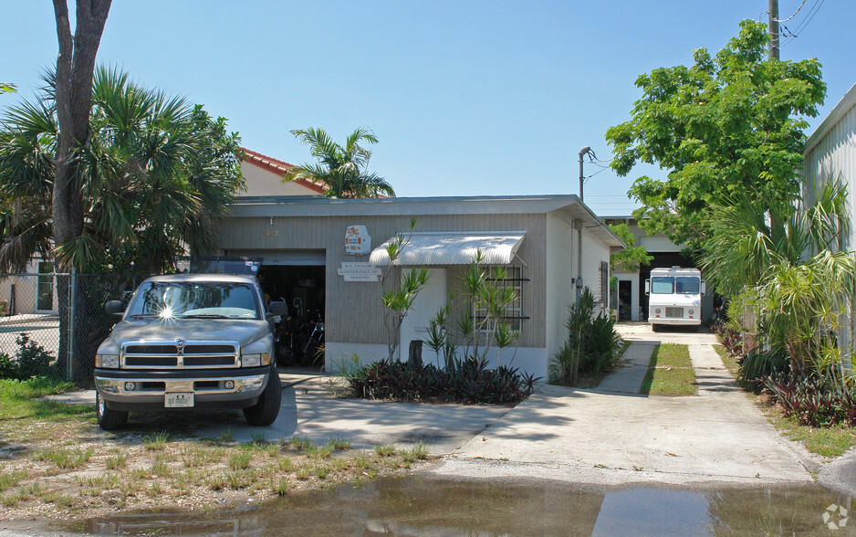 Primary Photo Of 312 NE 32nd St, Oakland Park Warehouse For Sale