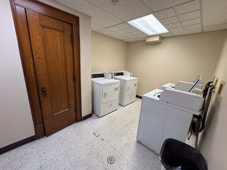More Photos Of 243 E Main St, Alliance Apartments For Sale