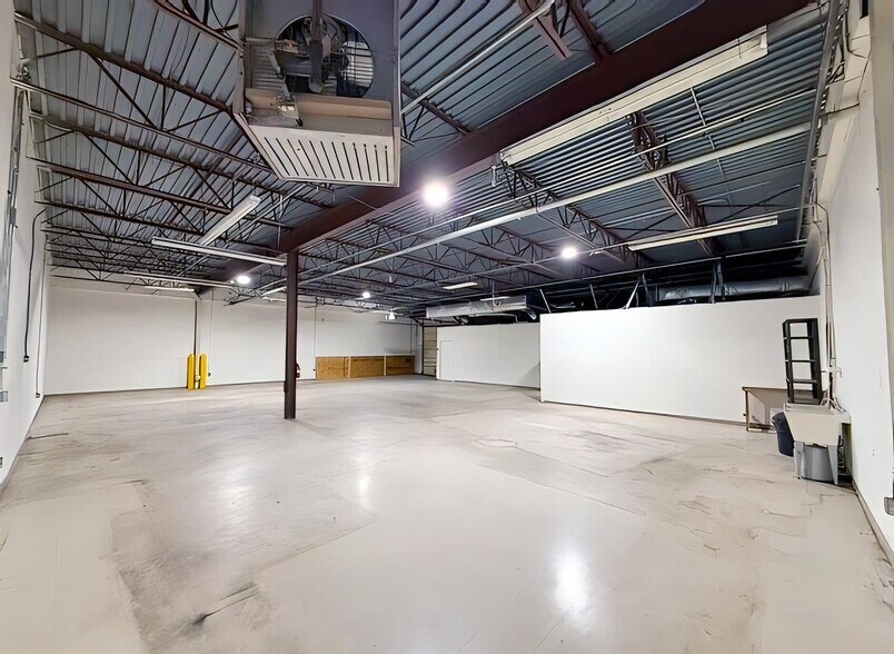 More Photos Of 420-460 Century Blvd, Wilmington Light Distribution For Lease