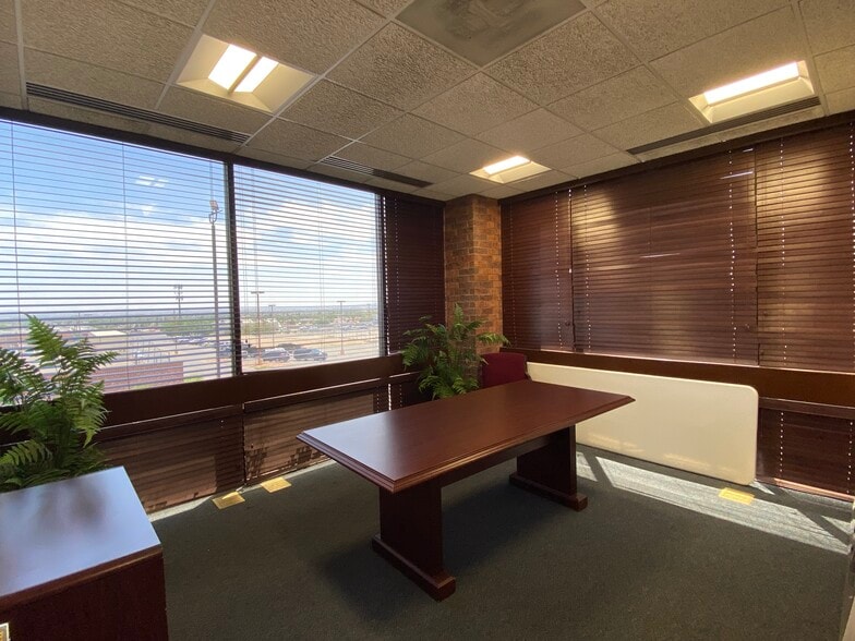 More Photos Of 8340 Gateway Blvd E, El Paso Office For Lease