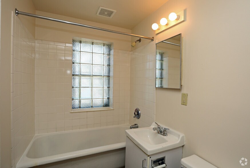 More Photos Of 846 N 15th St, Milwaukee Apartments For Sale