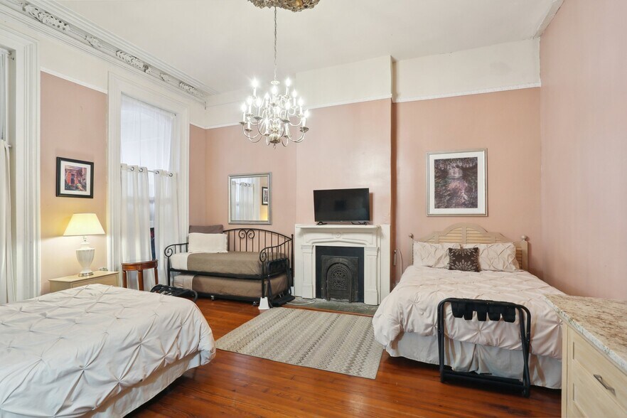 More Photos Of 842 Camp St, New Orleans Specialty For Sale