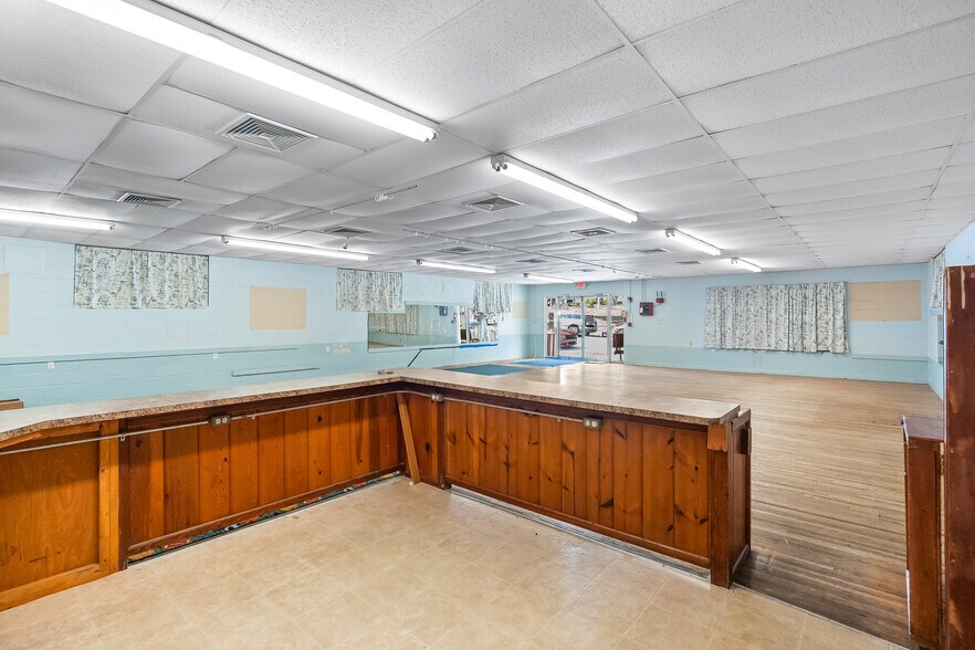 More Photos Of 855 W Desoto St, Clermont Specialty For Lease