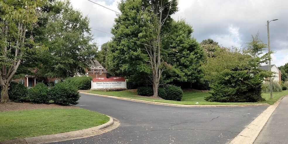 More Photos Of 7229 Albemarle Rd, Charlotte Office For Sale