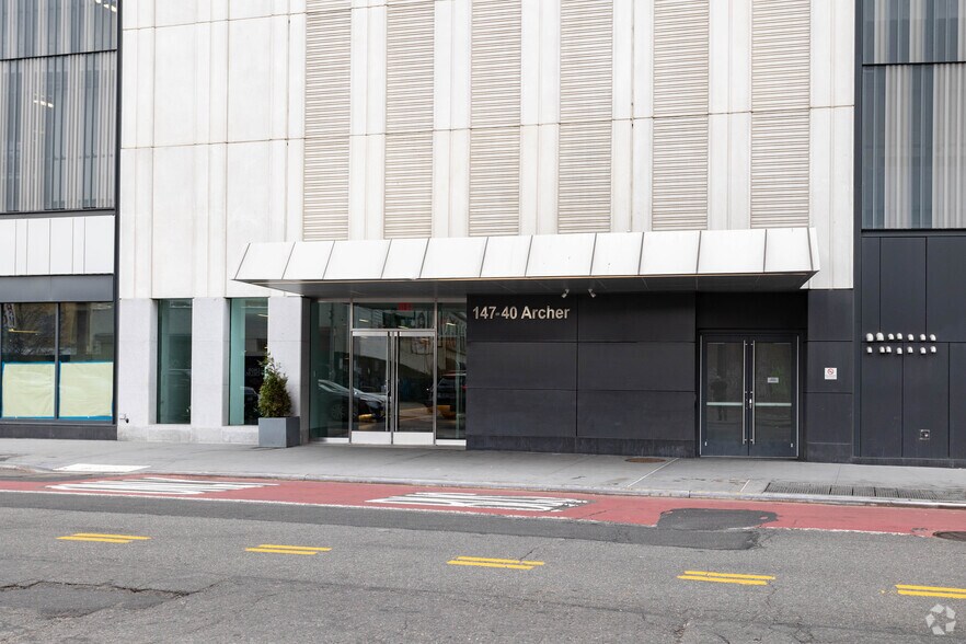 More Photos Of 147- 40 Archer Ave, Jamaica Storefront For Lease