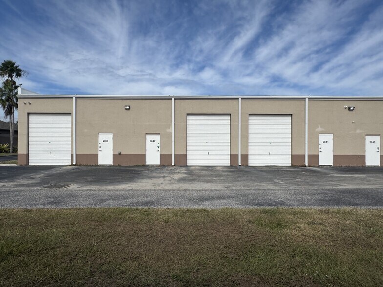 More Photos Of 2840 Manatee Ave E, Bradenton Showroom For Sale