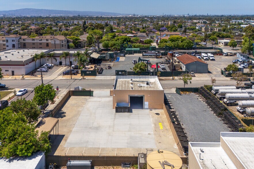 More Photos Of 2500 Lewis Ave, Signal Hill Warehouse For Lease