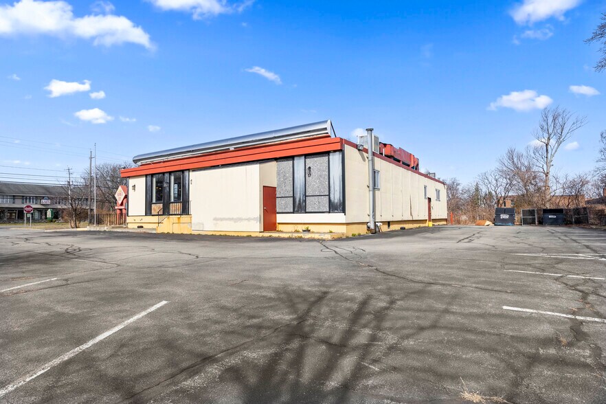 More Photos Of 1975 Central Ave, Albany Restaurant For Sale